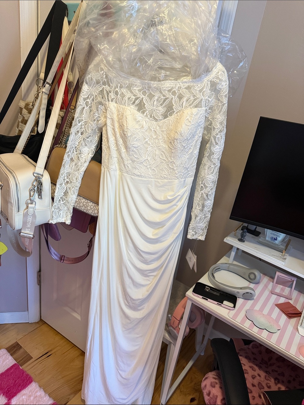 Elegant Lace Long-Sleeve White Evening Dress